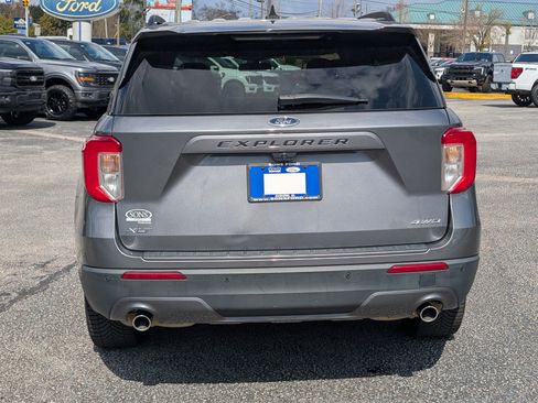 Used 2022 Ford Explorer XLT w/ Equipment Group 202A image 9