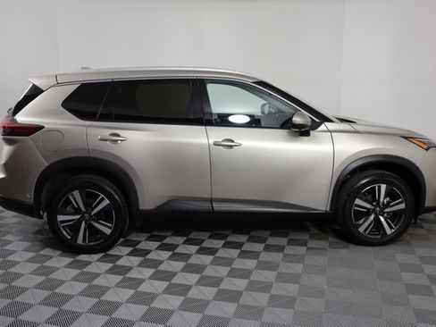 Used 2025 Nissan Rogue SL w/ SL Premium Package AWD/4WD image 8