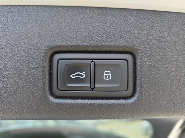 Used 2025 Audi Q5 Premium Plus w/ Premium Plus AWD/4WD image 13