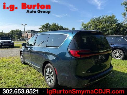 Used 2023 Chrysler Pacifica Limited FWD image 7