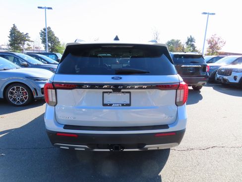 New 2026 Ford Explorer Active image 5