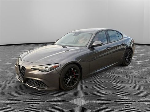 Used 2022 Alfa Romeo Giulia Sprint image 1
