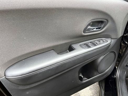 Used 2020 Honda HR-V LX image 15