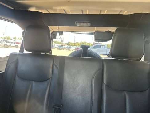 Used 2017 Jeep Wrangler Unlimited Sahara AWD/4WD image 21