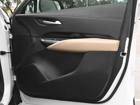 Certified 2024 Cadillac XT4 Luxury w/ Cold Weather Package image 28