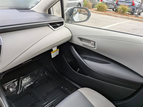 Used 2025 Toyota Corolla LE image 16