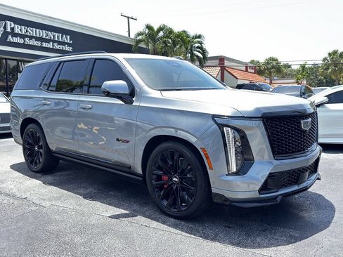 Used 2026 Cadillac Escalade V w/ LPO, ONYX Package AWD/4WD image 3