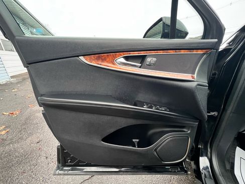 Used 2017 Lincoln MKX Reserve w/ Driver Assistance Package image 22