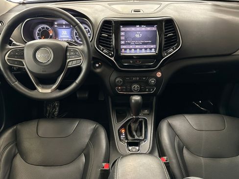 Used 2019 Jeep Cherokee Limited FWD image 16