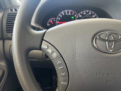 Used 2005 Toyota Camry LE FWD image 18
