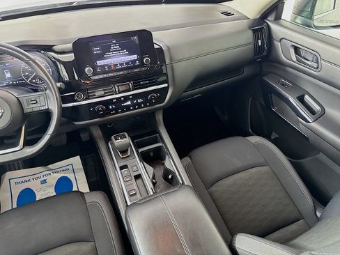 Used 2024 Nissan Pathfinder SV FWD image 27