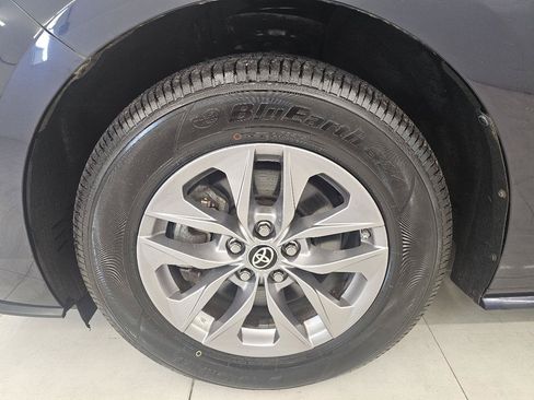 Used 2021 Toyota Sienna XLE w/ XLE Plus Package AWD/4WD image 25