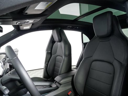 Used 2025 Porsche Macan Electric image 5