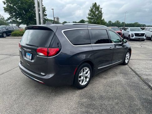 Used 2020 Chrysler Pacifica Touring-L w/ Tire & Wheel Group FWD image 8