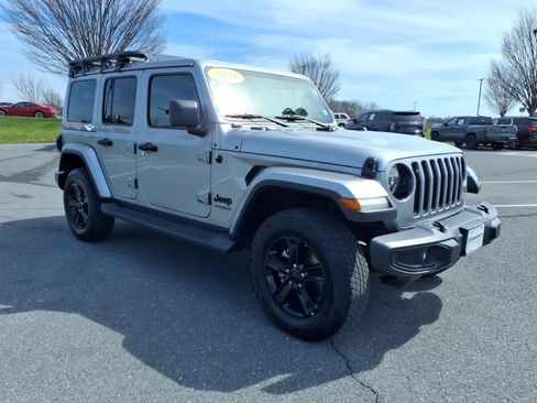 Used 2021 Jeep Wrangler Unlimited Sahara image 3