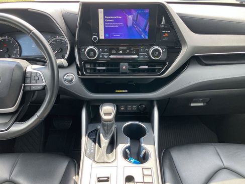 Used 2023 Toyota Highlander XLE FWD image 17
