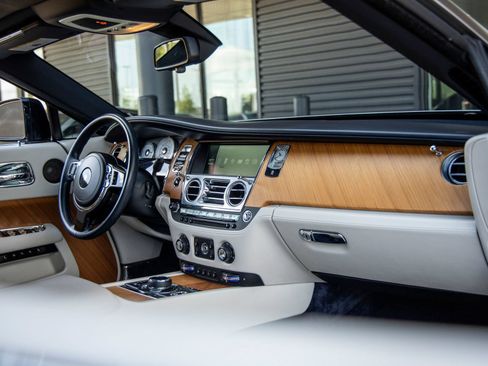Used 2016 Rolls-Royce Dawn RWD image 48