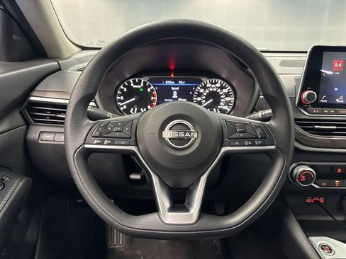 Used 2024 Nissan Altima 2.5 SV FWD image 32