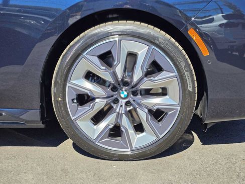 Used 2025 BMW 750e xDrive w/ Executive Package AWD/4WD image 10