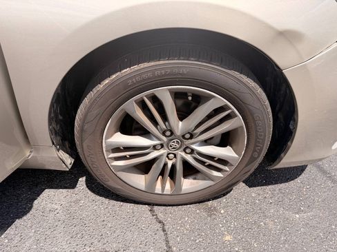 Used 2017 Toyota Camry SE FWD image 33