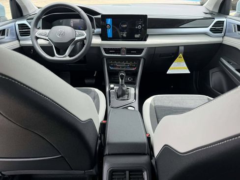 New 2026 Volkswagen Taos SE FWD image 9
