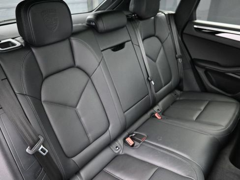 Certified 2023 Porsche Macan AWD/4WD image 29