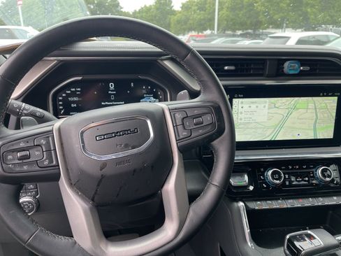 Used 2023 GMC Sierra 1500 Denali w/ Technology Package AWD/4WD image 7