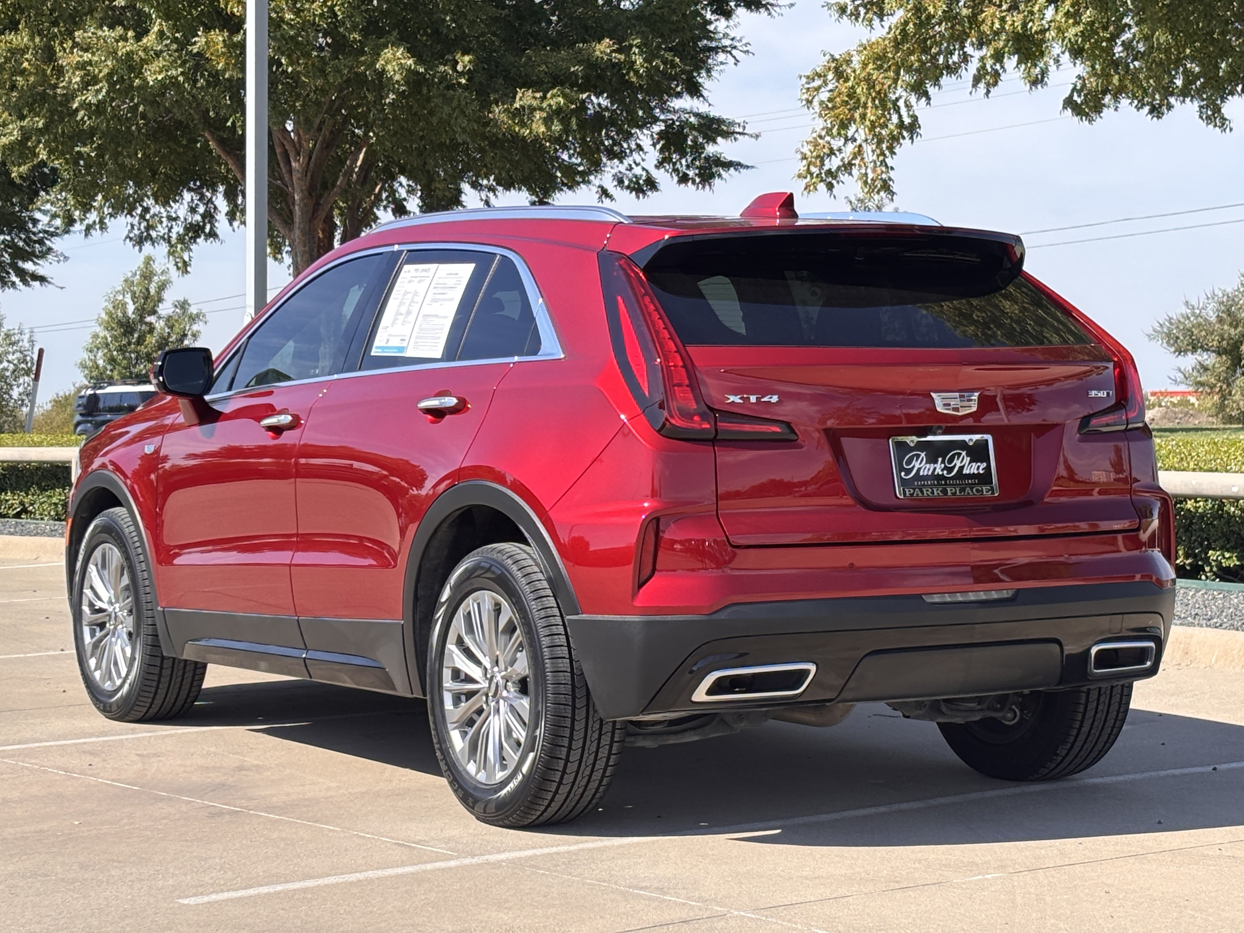 Used 2024 Cadillac XT4 Premium Luxury FWD image 3
