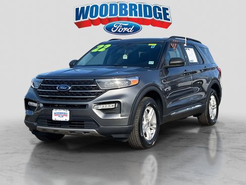 Used 2022 Ford Explorer XLT w/ Equipment Group 202A image 2