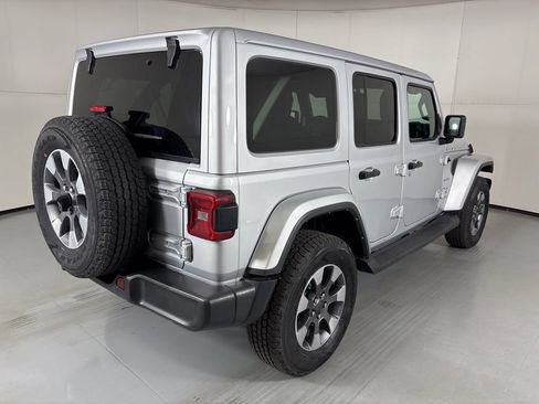 Used 2022 Jeep Wrangler Unlimited Sahara AWD/4WD image 8
