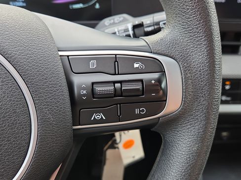 Used 2024 Kia Sportage LX image 13