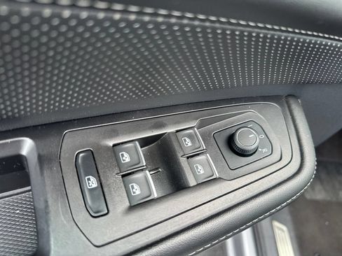 Used 2024 Volkswagen Atlas Cross Sport SE FWD image 11