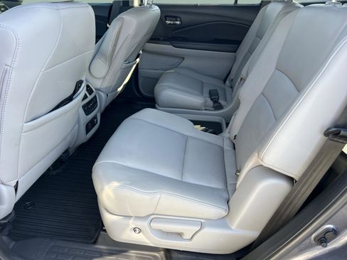 Used 2021 Honda Pilot Touring image 17