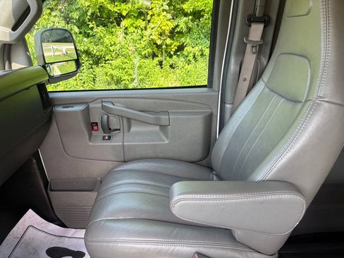 Used 2023 Chevrolet Express 3500 LS RWD image 17