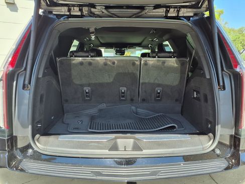 Certified 2024 Cadillac Escalade Premium Luxury image 17