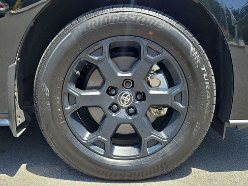 Used 2025 Toyota Sienna XLE Woodland Edition AWD/4WD image 8