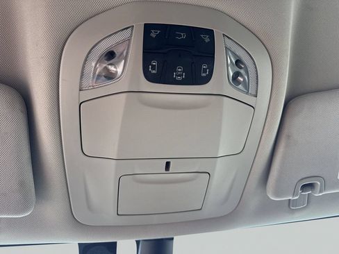 Used 2023 Chrysler Pacifica Touring-L FWD image 28