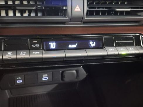 New 2026 Toyota Prius Plug-In Hybrid FWD image 18