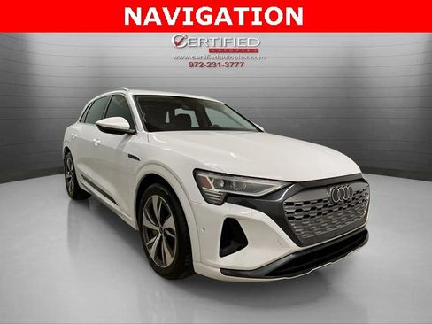 Used 2024 Audi Q8 e-tron Premium Plus w/ Premium Plus Package image 3