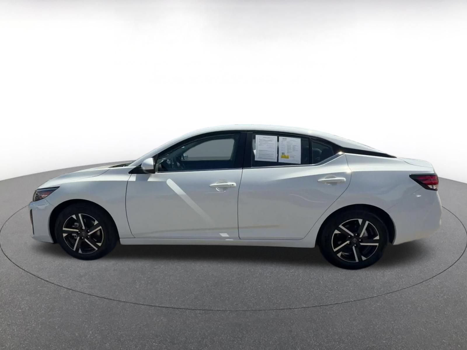 Used 2025 Nissan Sentra SV FWD image 8