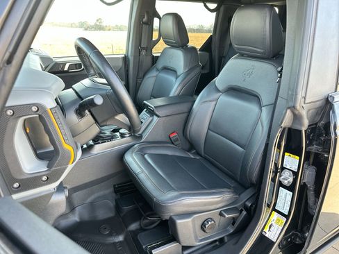 Used 2023 Ford Bronco Badlands image 11