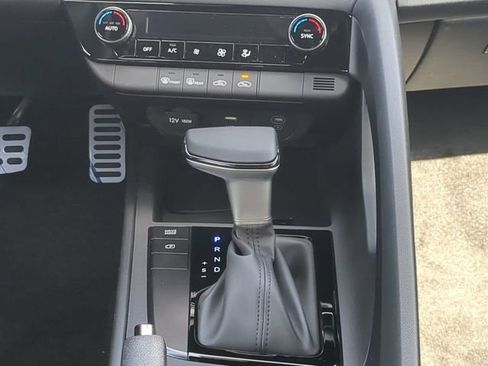 Certified 2025 Hyundai Elantra Sport image 17