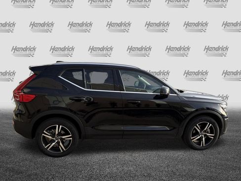 Used 2025 Volvo XC40 B5 Core image 11