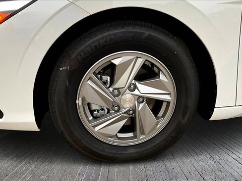 New 2025 Hyundai Elantra SE image 11