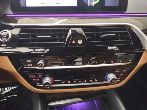 Certified 2023 BMW 530i 530i w/ Convenience Package image 30