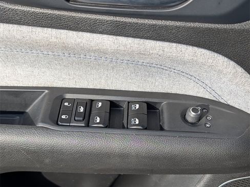 Used 2024 Jeep Compass Latitude image 20