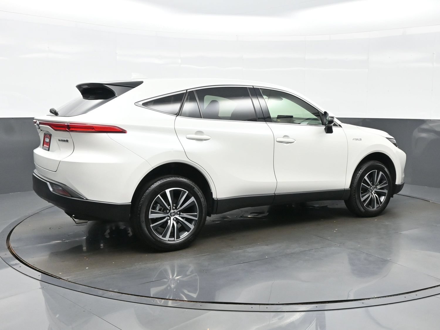 Used 2021 Toyota Venza LE AWD/4WD image 6