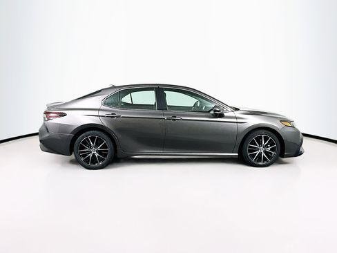 Used 2023 Toyota Camry SE image 10