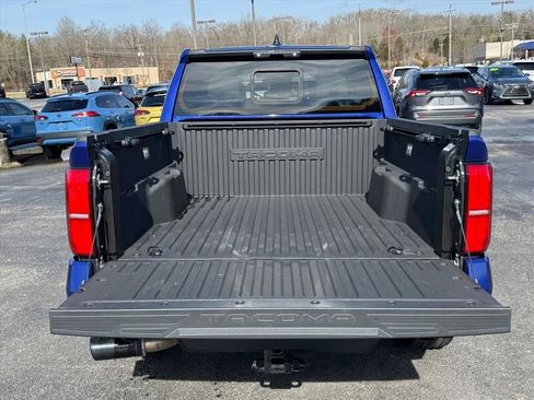 Certified 2025 Toyota Tacoma SR5 image 17
