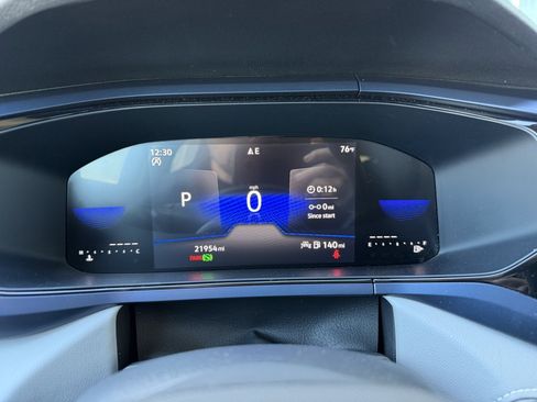 Used 2024 Volkswagen Taos SE w/ Panoramic Sunroof Package image 17